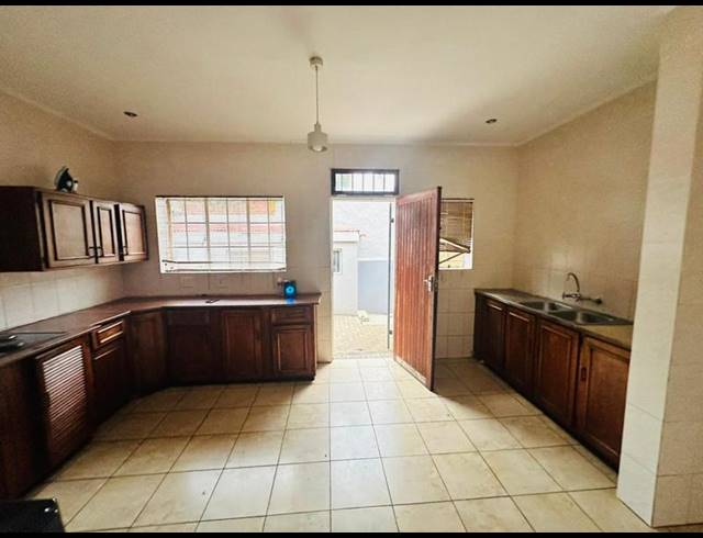 3 BEDROOM HOUSE FOR SALE IN KENSINGTON